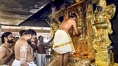 ಶಬರಿಮಲೆ ಚಿನ್ನ ನಾಪತ್ತೆ ಪ್ರಕರಣ: ವೈಜ್ಞಾನಿಕ ವಿಶ್ಲೇಷಣೆ ವರದಿ SITಗೆ ಹಸ್ತಾಂತರ