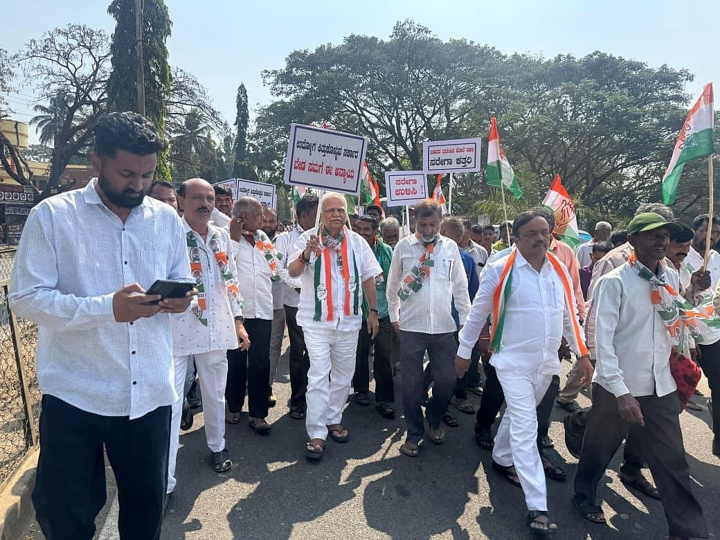 ಹಳಿಯಾಳ | ಜಿ ರಾಮ್ ಜಿ ರದ್ದತಿಗೆ ಒತ್ತಾಯ