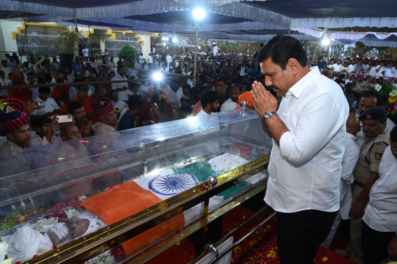 ಭೀಮಣ್ಣ ಖಂಡ್ರೆಯವರಿಗೆ ಗೌರವ ಸಲ್ಲಿಸಿದ ಬಿಜೆಪಿ ರಾಜ್ಯ ಘಟಕದ ಅಧ್ಯಕ್ಷ ಬಿ.ವೈ. ವಿಜಯೇಂದ್ರ