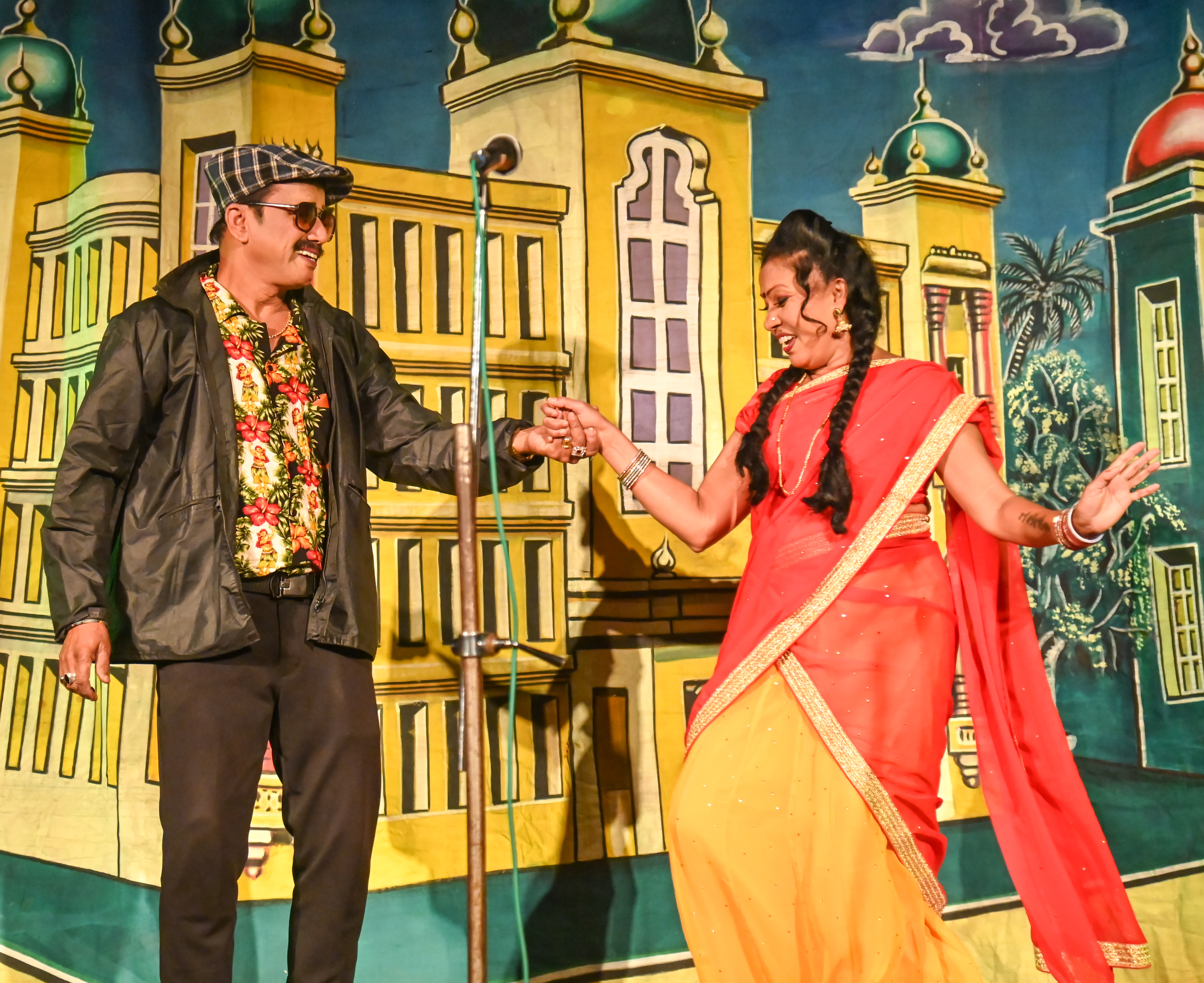 ವನರಂಗ ವೇದಿಕೆಯಲ್ಲಿ ಚಿತ್ರದುರ್ಗದ ಕುಮಾರೇಶ್ವರ ನಾಟಕ ಸಂಘದ ಕಲಾವಿದರು ಬಿ.ಕುಮಾರಸ್ವಾಮಿ ನಿರ್ದೇಶನದಲ್ಲಿ ಅಭಿನಯಿಸಿದ ‘ಕಿವುಡ ಮಾಡಿದ ಕಿತಾಪತಿ’ ನಾಟಕದ ದೃಶ್ಯ 