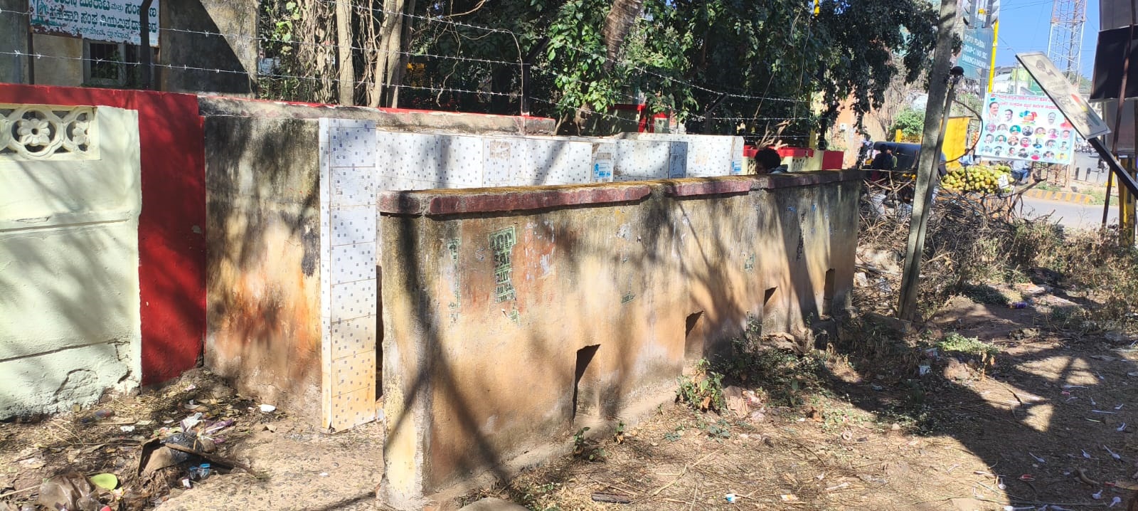 ಧಾರವಾಡ ಕೋರ್ಟ್ ವೃತ್ತದ ಬಳಿಕ ಸಾರ್ವಜನಿಕ ಮೂತ್ರಾಲಯ ನಿರ್ವಹಣೆ ಇಲ್ಲದೆ ಸೊರಗಿದೆ