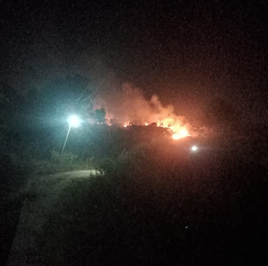 ಚನ್ನಪಟ್ಟಣ ತಾಲ್ಲೂಕಿನ ಅಬ್ಬೂರು ಗುಡ್ಡದಲ್ಲಿ ಕಾಣಿಸಿಕೊಂಡ ಬೆಂಕಿ ರಾತ್ರಿಯಾದರೂ ಉರಿಯುತ್ತಿತ್ತು