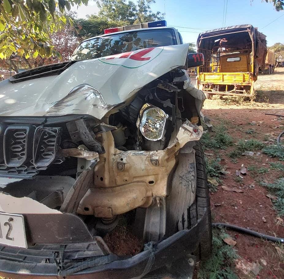 ಕನಕಗಿರಿ: ಪೊಲೀಸ್ ವಾಹನಕ್ಕೆ ಡಿಕ್ಕಿ ಹೊಡೆಸಿ ಪರಾರಿಯಾದ ಕಳ್ಳ