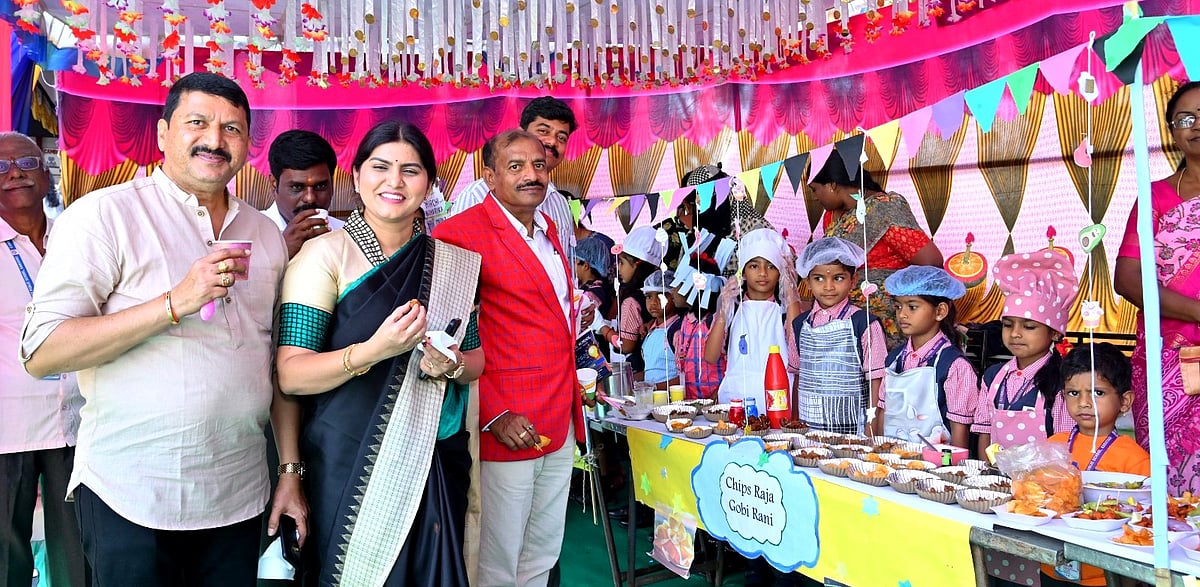 ಕಾರಟಗಿ: ಶಾಲೆಯಲ್ಲಿ ವಿಜ್ಞಾನ ವಸ್ತು ಪ್ರದರ್ಶನ, ಆಹಾರ ಮೇಳ