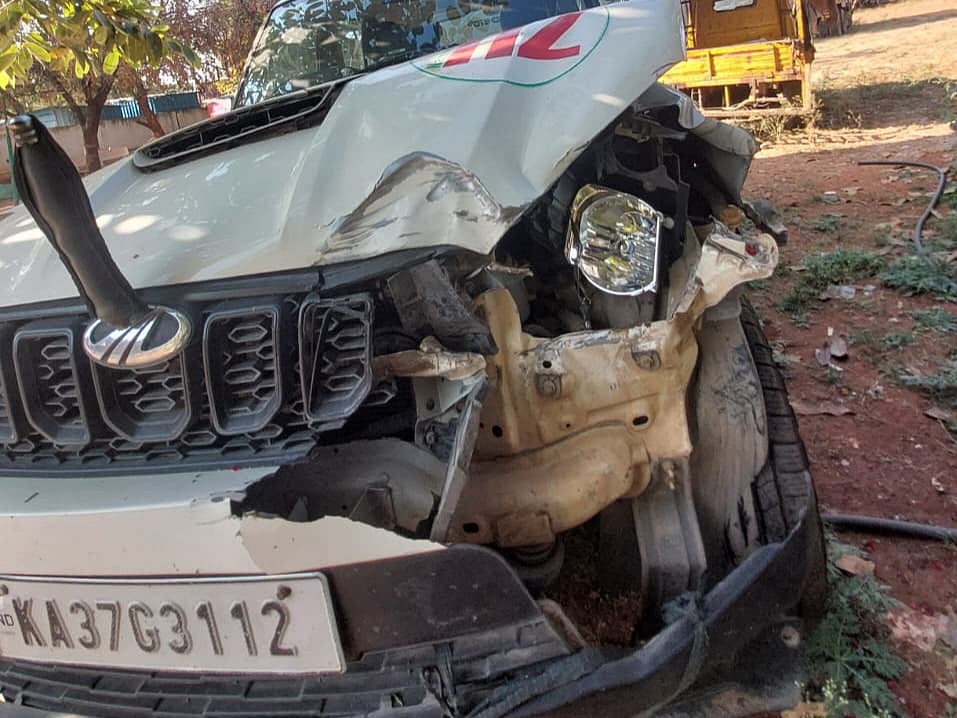 ಕನಕಗಿರಿ: ವಾಹನ ಕಳ್ಳತನ ಮಾಡಿ, ಪೋಲಿಸ್ ವಾಹನಕ್ಕೇ ಡಿಕ್ಕಿ ಹೊಡೆದು ಪರಾರಿ