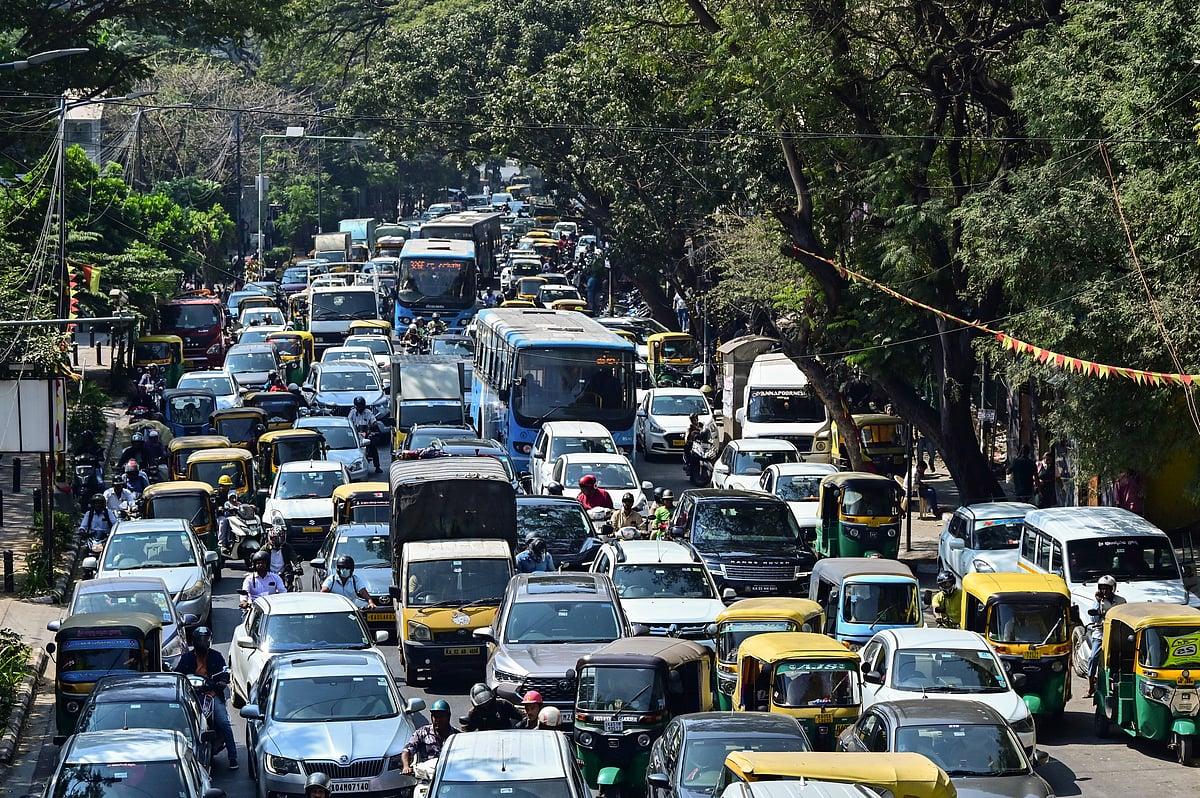 ಬೆಂಗಳೂರು | ತಗ್ಗದ ದಟ್ಟಣೆ: ಸವಾರರು ಹೈರಾಣ