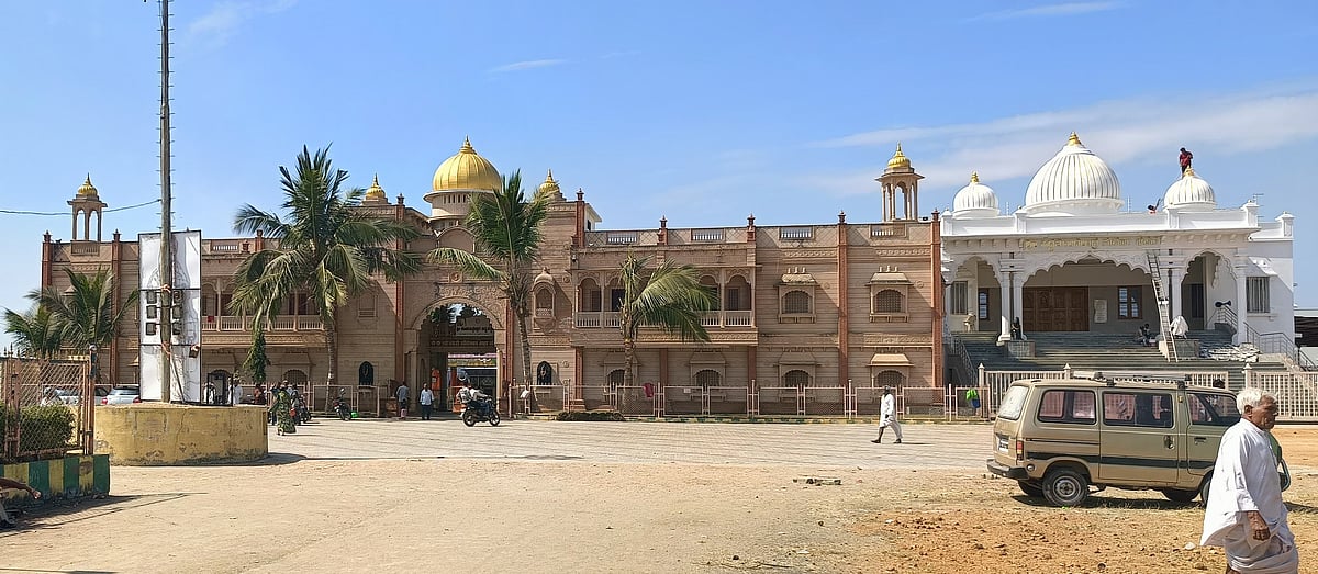 ನಾಲವಾರ ಮಠದ ಭವ್ಯ ರಥೋತ್ಸವ: ವಿವಿಧೆಡೆಯಿಂದ ಹರಿದು ಬರುವ ಜನಸಮೂಹ 