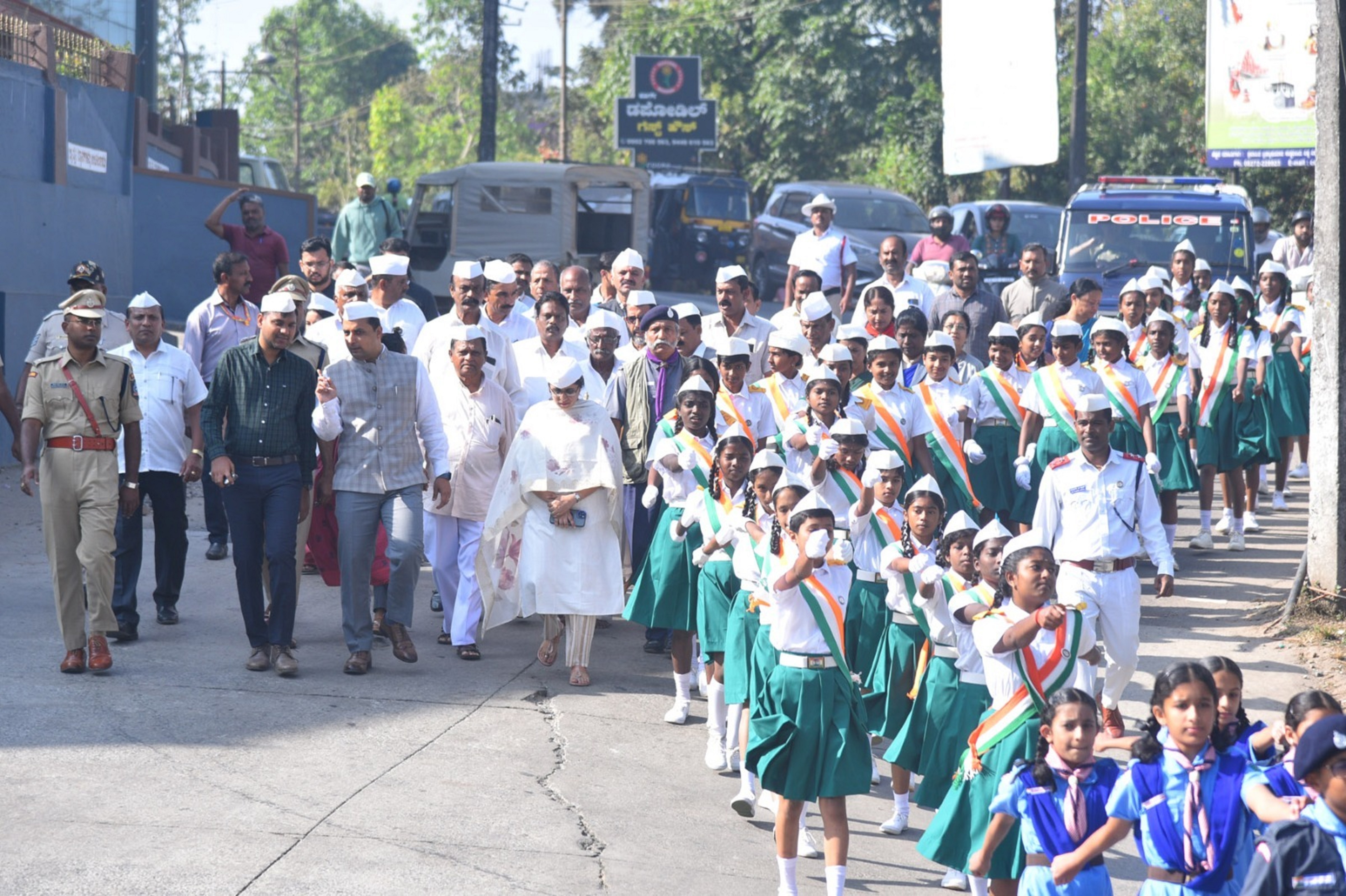 ಕಳೆದ ವರ್ಷ 2025ರ ಜನವರಿ 30ರಂದು ನಡೆದ ಮಡಿಕೇರಿಯಲ್ಲಿ ನಡೆದ ಮಹಾತ್ಮ ಗಾಂಧೀಜಿ ಚಿತಾಭಸ್ಮದ ಮೆರವಣಿಗೆಯಲ್ಲಿ ಶಾಲಾ ಮಕ್ಕಳೊಂದಿಗೆ ಅಧಿಕಾರಿಗಳು ಹೆಜ್ಜೆ ಹಾಕಿದರು
