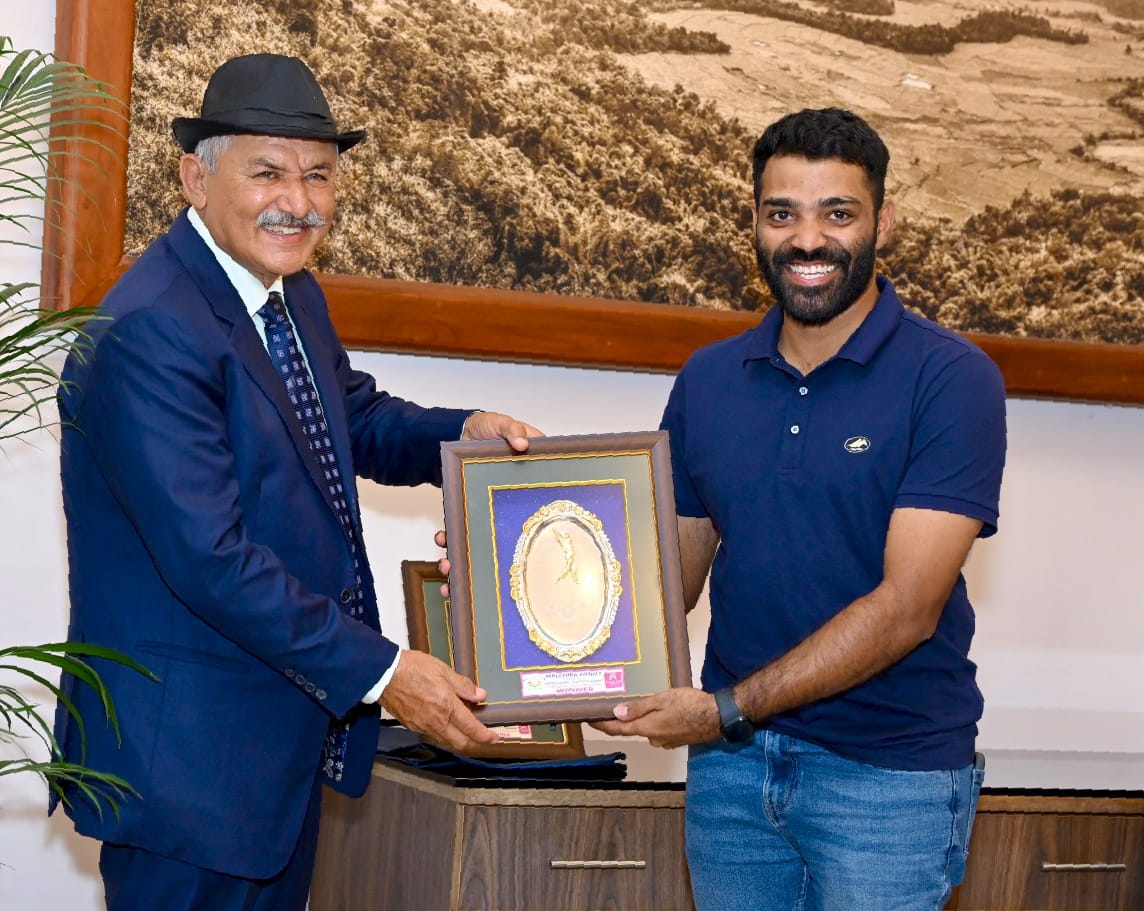 ವೈಯಕ್ತಿಕ ಗ್ರಾಸ್ ಸ್ಟ್ರೋಕ್ ಪ್ಲೇ ವಿಭಾಗದಲ್ಲಿ ವಿನ್ನರ್ಸ್ ಪ್ರಶಸ್ತಿ ಪಡೆದ ವರುಣ್ ಗಣಪತಿ