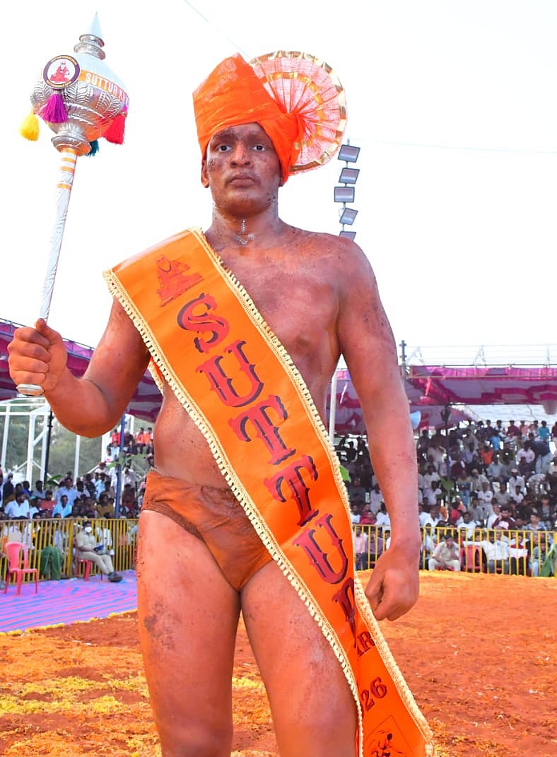 ಜಾತ್ರೆಯಲ್ಲಿ ನಾಡಕುಸ್ತಿಯ ರಂಗು