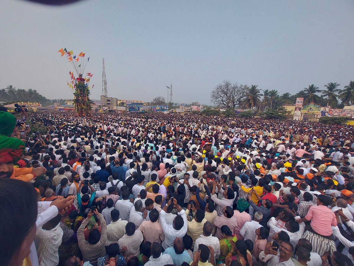 ಬಾದಾಮಿ ಬನಶಂಕರಿದೇವಿ ಜಾತ್ರೆಯಲ್ಲಿ ನಾಟಕಗಳ ಜೋಶ್, ಜನ ಸಾಗರ