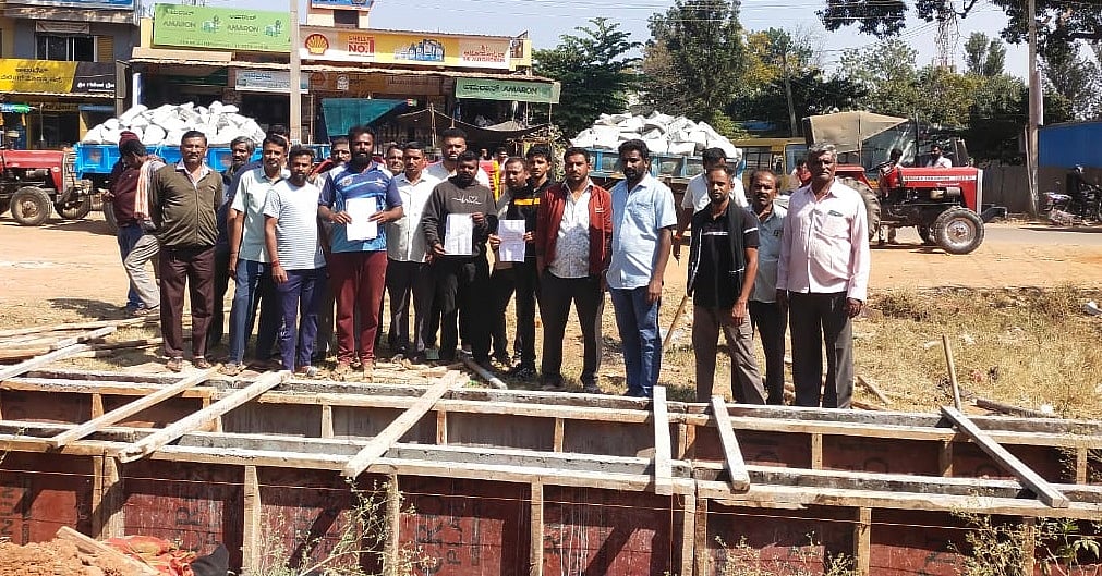 ರಸ್ತೆ ವಿಸ್ತರಣೆ ಅವೈಜ್ಞಾನಿಕ: ಸ್ಥಳೀಯರ ಪ್ರತಿಭಟನೆ