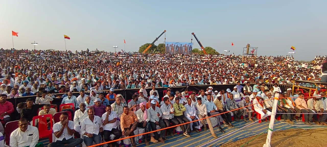 ಹಳಿಯಾಳದಲ್ಲಿ ನಡೆದ ಕುಸ್ತಿ ಪಂದ್ಯಾವಳಿಯಲ್ಲಿ ಸೇರಿದ ಜನಸ್ತೋಮ.
