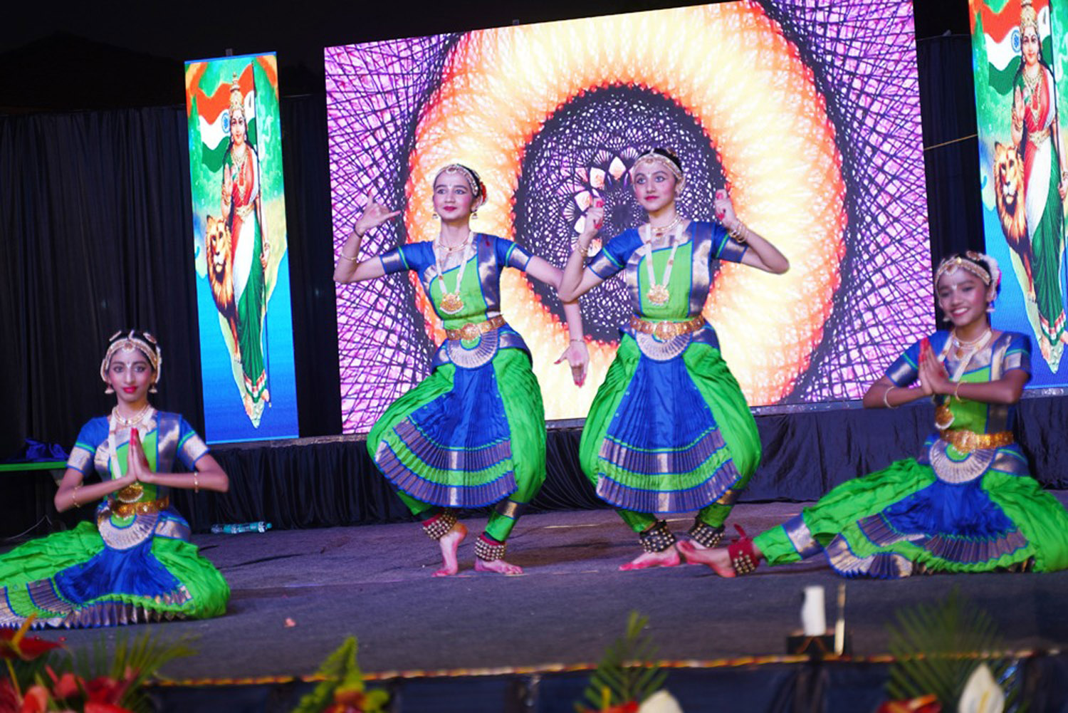 ನಾಪೋಕ್ಲುವಿನ ಎಕ್ಸೆಲ್ ಸ್ಕೂಲ್ ಆಫ್ ಎಜುಕೇಶನ್ ವತಿಯಿಂದ ಭಾನುವಾರ ಆಯೋಜಿಸಿದ್ದ ವಾರ್ಷಿಕೋತ್ಸವ ಸಮಾರಂಭದಲ್ಲಿ  ವಿದ್ಯಾರ್ಥಿನಿಯರು ನೃತ್ಯ ಪ್ರದರ್ಶಿಸಿದರು