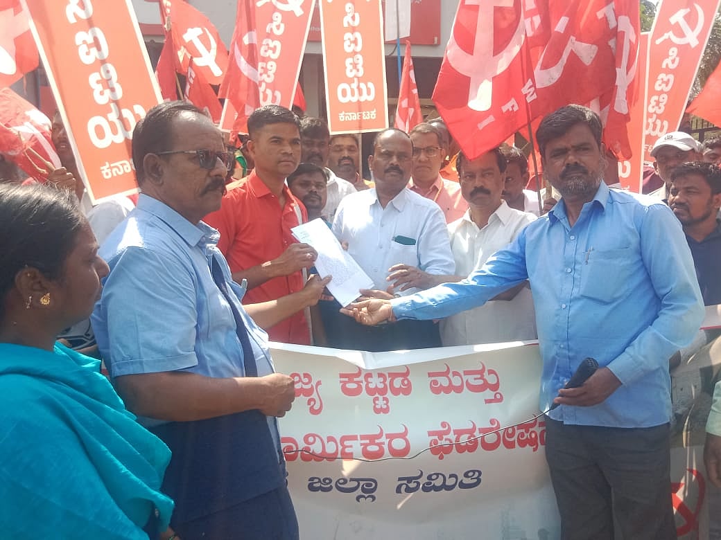 ಪರಿಕರ ವಿತರಣೆ–ಜನಪ್ರತಿನಿಧಿಗಳ ಹಸ್ತಕ್ಷೇಪ ನಿಲ್ಲಿಸಿ