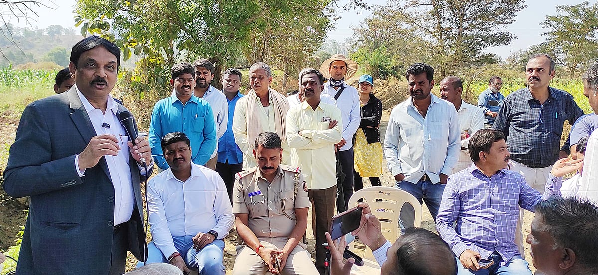 ಹಿರೇಬಾಗೇವಾಡಿ | ರೈತರಿಗೆ ತೊಂದರೆ ಆಗದಂತೆ ವಿ.ವಿ.ಯಿಂದ ಕ್ರಮ: ಸಿ.ಎಂ ತ್ಯಾಗರಾಜ