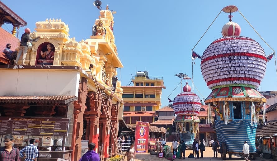 ಉಡುಪಿ ಕೃಷ್ಣ ಮಠದಲ್ಲಿ ವಸ್ತ್ರಸಂಹಿತೆ ಜಾರಿ