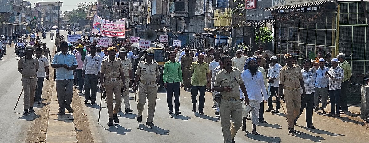 ತಾಲ್ಲೂಕು ಕೇಂದ್ರಕ್ಕೆ ಆಗ್ರಹ: ಮಹಾಲಿಂಗಪುರ ಬಂದ್