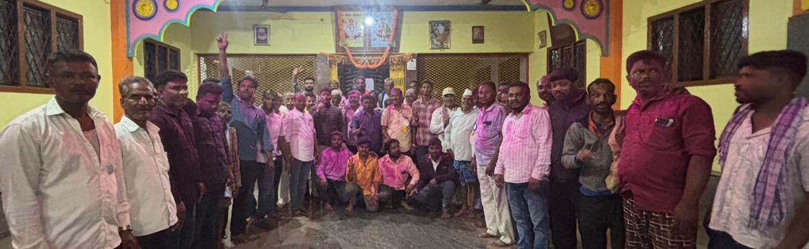 ಅಳ್ನಾವರ ಸಮೀಪದ ಡೋರಿ ಗ್ರಾಮದ ಅರವಟಗಿ ವಿವಿದೋದ್ದೇಶಗಳ ಪ್ರಾಥಮಿಕ ಗ್ರಾಮೀಣ ಸಹಕಾರ ಸಂಘದ ಚುನಾವಣೆಯಲ್ಲಿ ವಿಜೇತ ನೇಗಿಲಯೋಗಿ ಪೆನಲ್ ಅಭ್ಯರ್ಥಿಗಳು ವಿಜಯೋತ್ಸವ ಆಚರಿಸಿದರು.