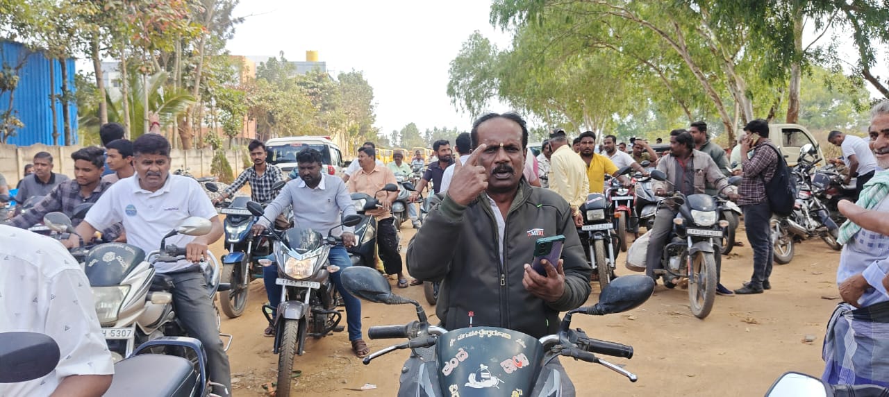 ಚಿತ್ರ: ದ್ವಿಚಕ್ರ ವಾಹನ ಸವಾರರು