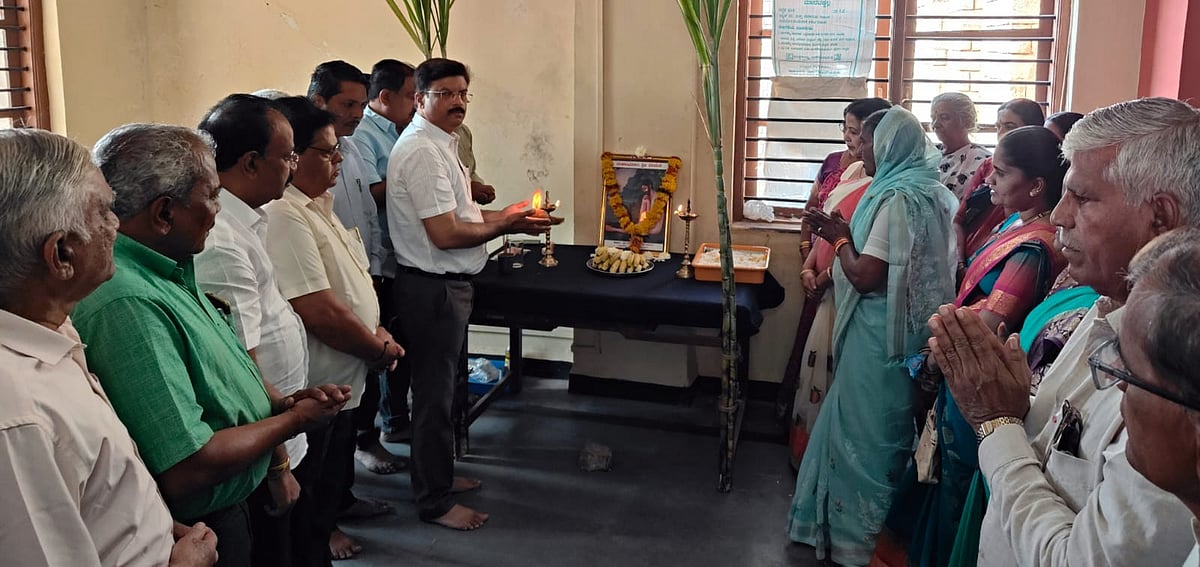 ರಾಮದುರ್ಗ | ಮಹಾತ್ಮರ ಜಯಂತಿ ಒಟ್ಟಾಗಿ ಆಚರಿಸಿ: ಪ್ರಕಾಶ ಹೊಳೆಪ್ಪಗೋಳ 