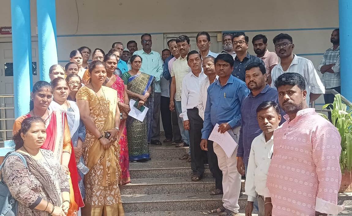 ಲಕ್ಷ್ಮೇಶ್ವರ: ಮೇಲ್ಮಟ್ಟದ ಜಲಾಗಾರ ನಿರ್ಮಾಣಕ್ಕೆ ಸ್ಥಳೀಯರ ವಿರೋಧ