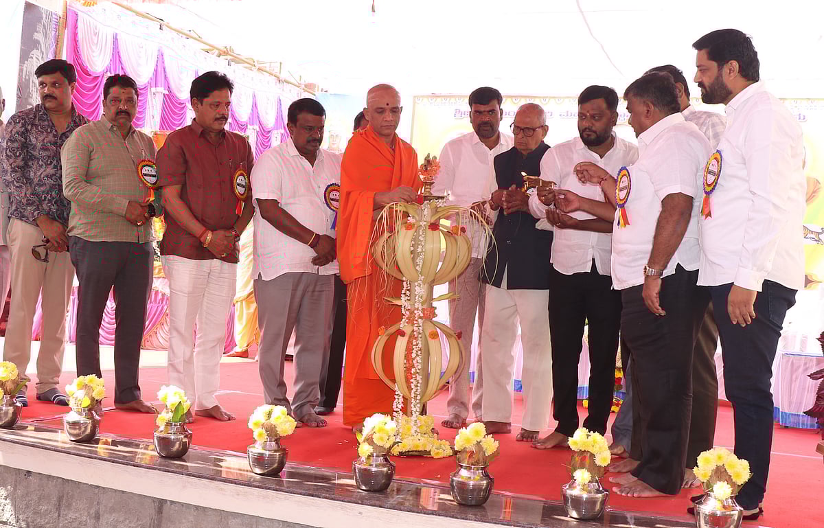 ಹಾಸನ| ಆರಂಭದಲ್ಲಿಯೇ ಅಗತ್ಯ ಚಿಕಿತ್ಸೆ ಪಡೆಯಿರಿ: ನಿರ್ಮಲಾನಂದನಾಥ ಸ್ವಾಮೀಜಿ