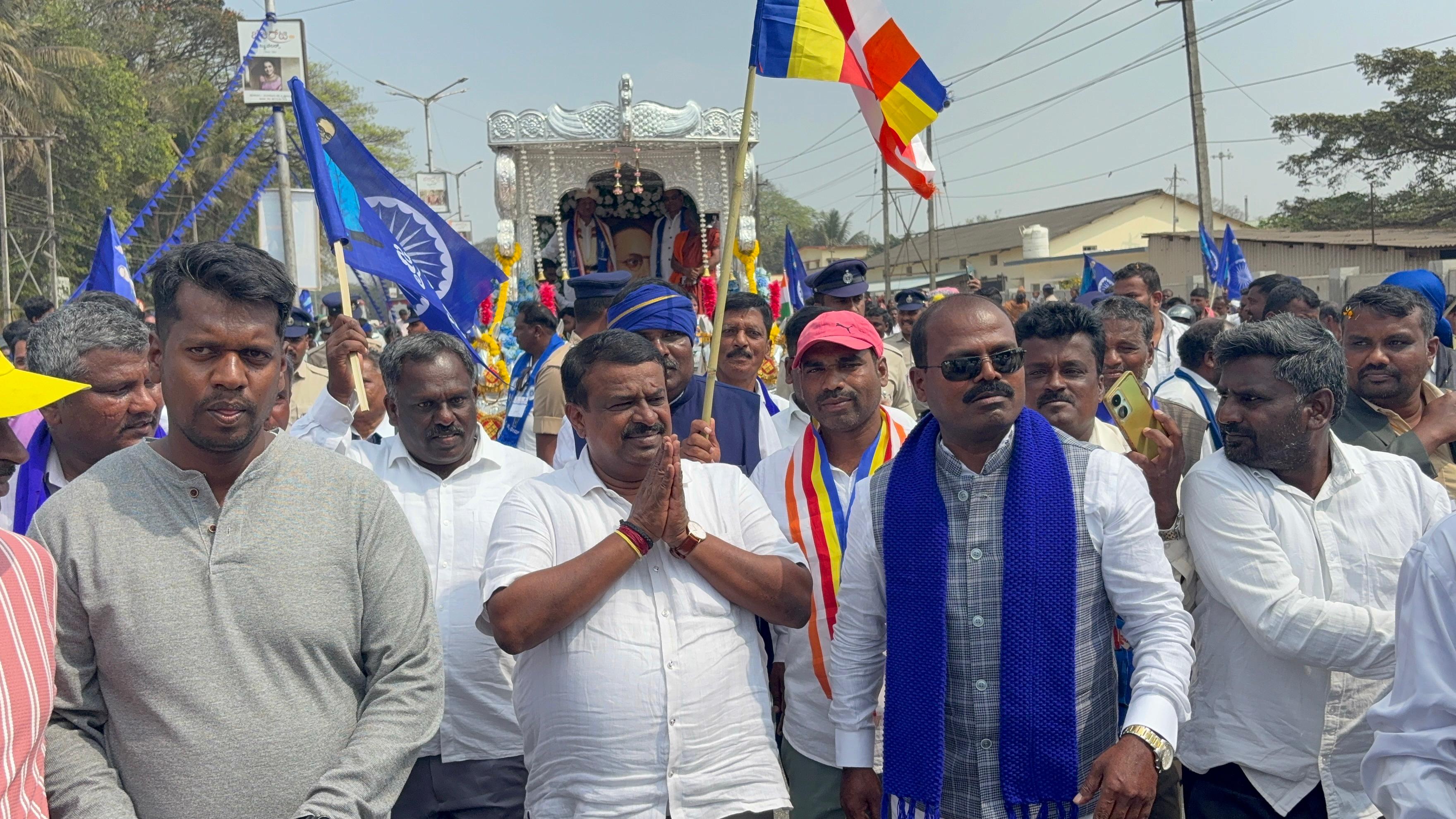 ಭೀಮಾ ಕೊರೆಗಾಂವ್‌ ವಿಜಯೋತ್ಸವದ ಅಂಗವಾಗಿ ಮಂಗಳವಾರ ಹಾಸನದಲ್ಲಿ ಮೆರವಣಿಗೆ ನಡೆಯಿತು. 