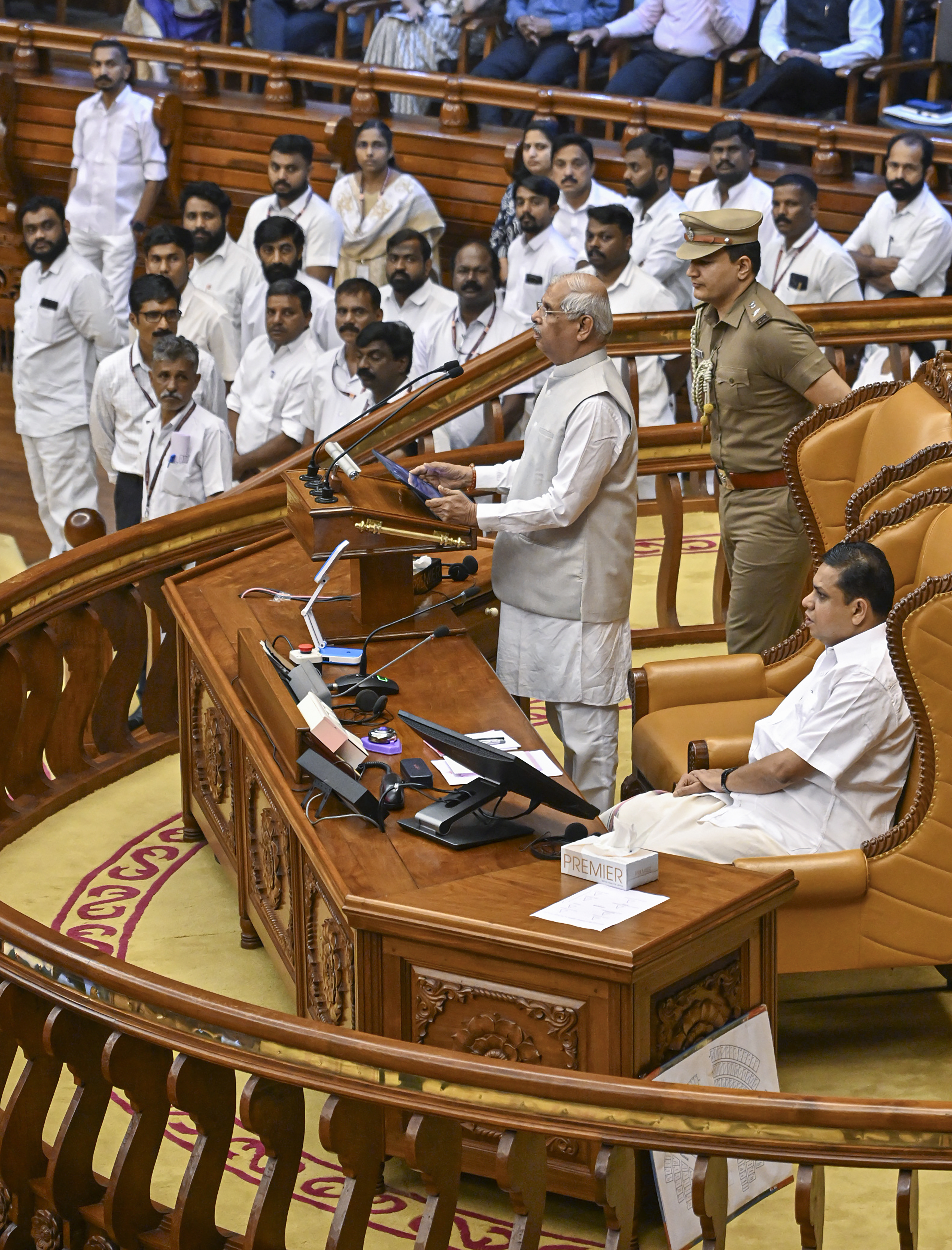 ತಿರುವನಂತ‍ಪುರದಲ್ಲಿರುವ ವಿಧಾನಸಸೌದಲ್ಲಿ ನಡೆದ ಬಜೆಟ್‌ ಅಧಿವೇಶನದ ಮೊದಲ ದಿನದ ಕಲಾಪ ಉದ್ದೇಶಿಸಿ ರಾಜ್ಯಪಾಲ ರಾಜೇಂದ್ರ ಅರ್ಲೇಕರ್ ಮಂಗಳವಾರ ಮಾತನಾಡಿದರು  ಪಿಟಿಐ ಚಿತ್ರ 