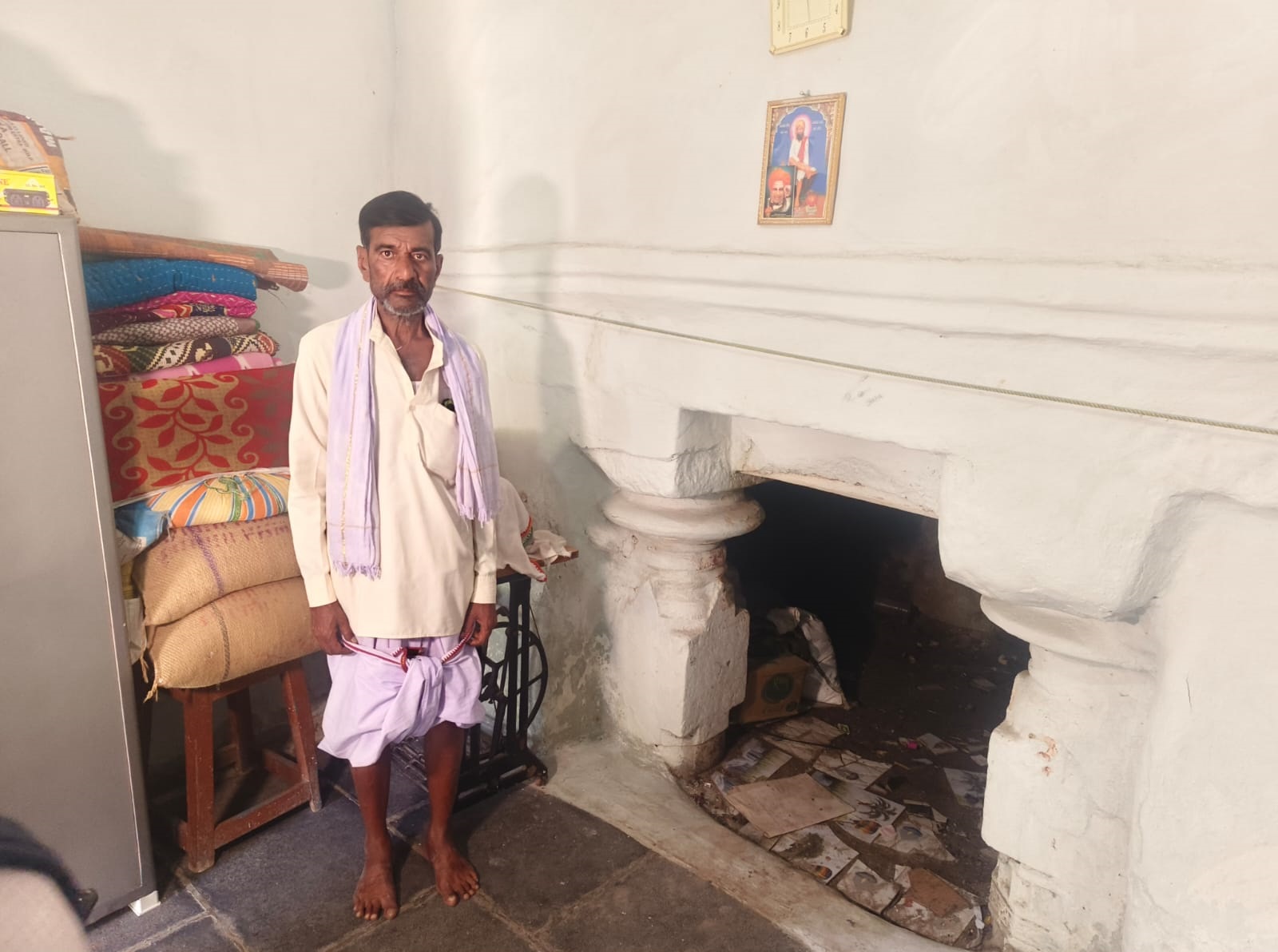 ಲಕ್ಕುಂಡಿ ಗ್ರಾಮದಲ್ಲಿನ ಚೌಕಿಮಠ ಕುಟುಂಬದವರು ವಾಸಿಸುವ ಮನೆಯೊಳಗೆ ಇರುವ ದೇವಸ್ಥಾನ