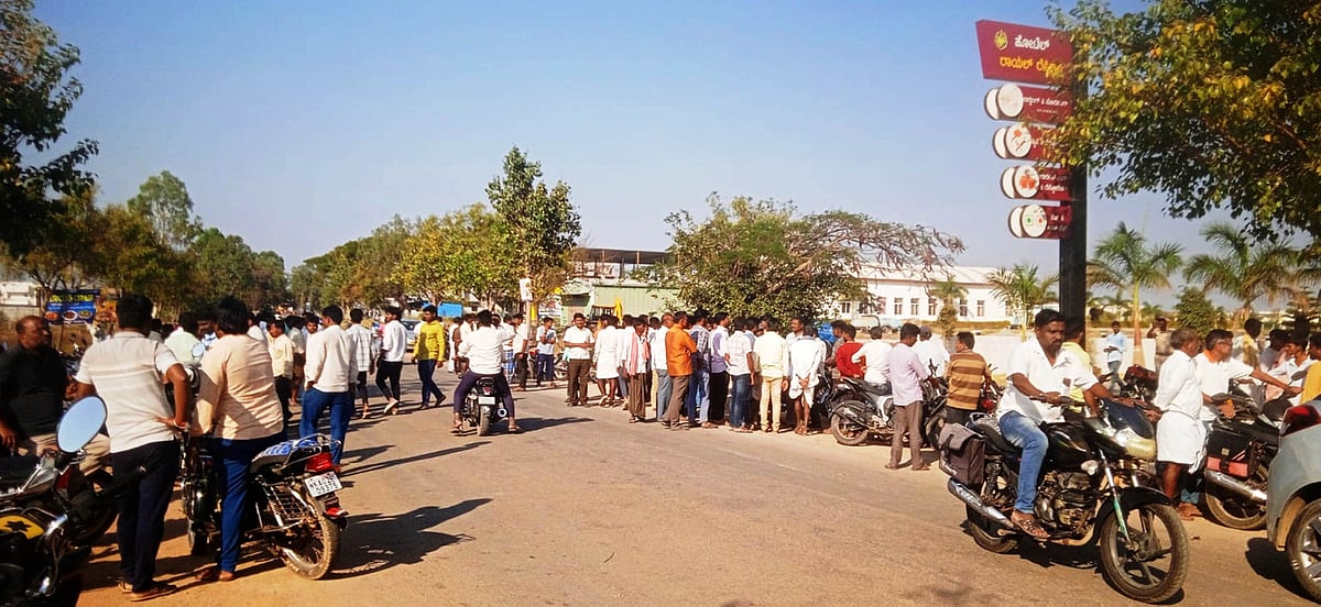ಕುಷ್ಟಗಿ: ಲಾಡ್ಜ್‌ ಚರಂಡಿಯಲ್ಲಿ ಮೃತದೇಹ ಪತ್ತೆ, ಕೊಲೆ ಶಂಕೆ