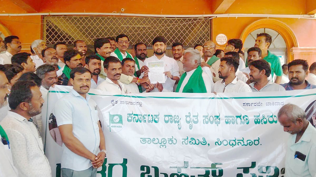 ಸಿಂಧನೂರು| ಮುಂಗಾರು ಜೋಳ ನೋಂದಣಿ, ಖರೀದಿ ಕೇಂದ್ರ ತಕ್ಷಣವೇ ಆರಂಭಿಸಿ: ರೈತರ ಆಗ್ರಹ