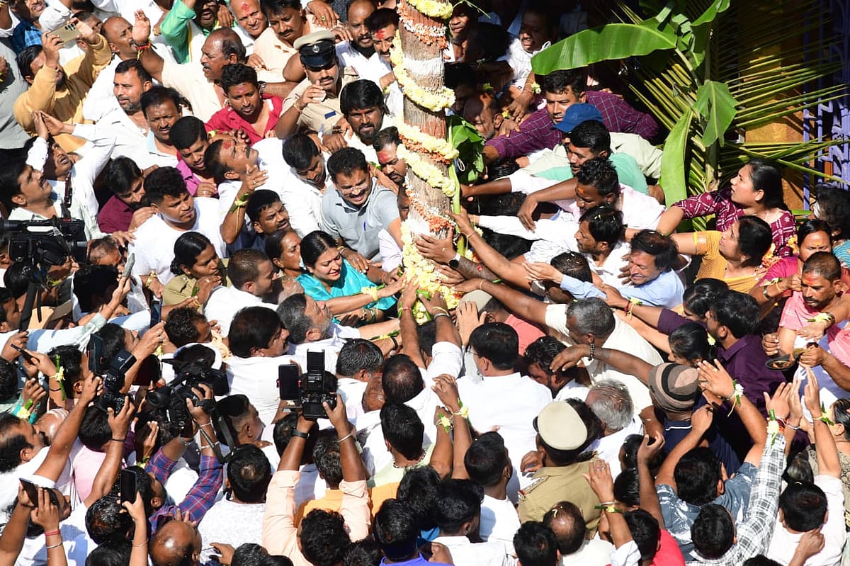 ದಾವಣಗೆರೆ ದುರ್ಗಾಂಬಿಕಾ ದೇಗುಲದಲ್ಲಿ ಹಂದರಗಂಬ ಪೂಜೆ: ಜಾತ್ರೆಗೆ ಚಾಲನೆ