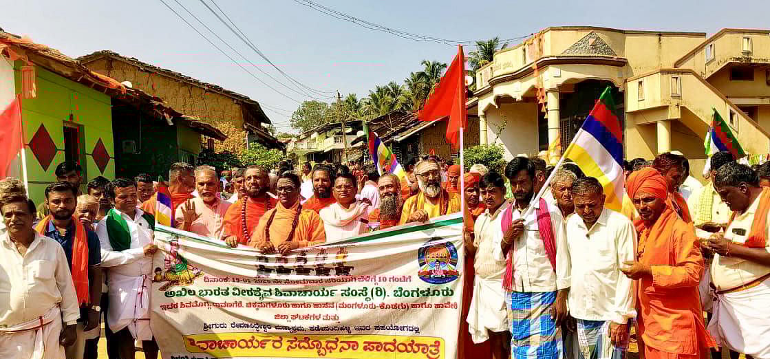 ಶಿಕಾರಿಪುರ: ಜನಮನ ಸೆಳೆದ ಶಿವಾಚಾರ್ಯ ಸದ್ಭೋದನಾ ಪಾದಯಾತ್ರೆ