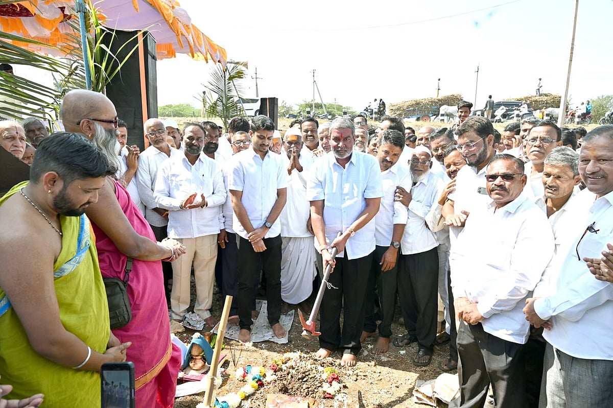 ಗೋಕಾಕ: ಲೋಳಸೂರ ಸೇತುವೆ ನಿರ್ಮಾಣ ಕಾಮಗಾರಿಗೆ ಚಾಲನೆ