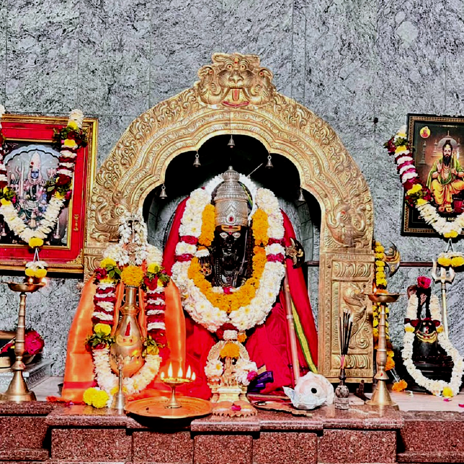 ಬಸವಕಲ್ಯಾಣದ ತ್ರಿಪುರಾಂತದ ಕಲ್ಯಾಣ ಮಂಟಪ ರಸ್ತೆಯಲ್ಲಿರುವ ಜಗದ್ಗುರು ಮೌನೇಶ್ವರರ ದೇವಸ್ಥಾನದಲ್ಲಿನ ಮೂರ್ತಿ