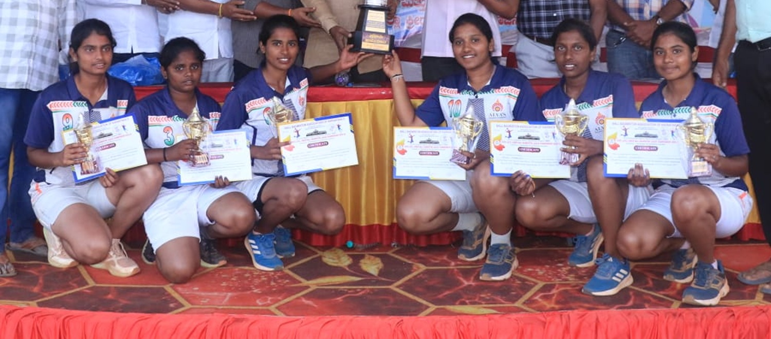 ಬಾಲಕಿಯರ ವಿಭಾಗದಲ್ಲಿ ಆಳ್ವಾಸ್ ‘ಎ’ ತಂಡ ಪ್ರಶಸ್ತಿ ಮುಡಿಗೇರಿಸಿಕೊಂಡಿತು.
