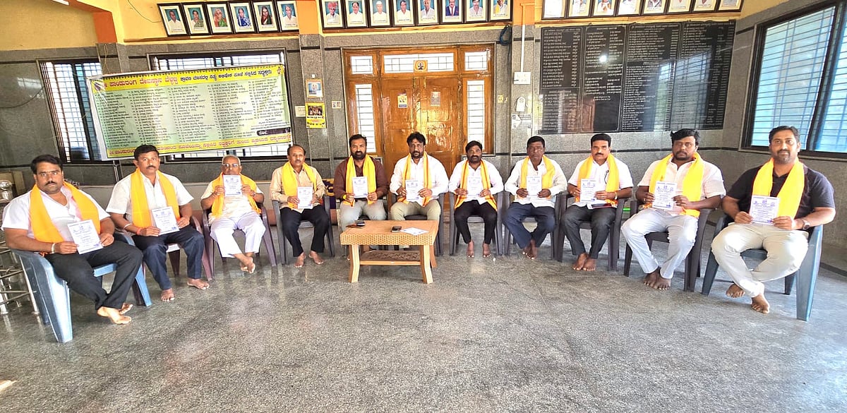 ಶಿರಹಟ್ಟಿ | ಹಿಂದೂ ಸಮ್ಮೇಳನ: ಕರಪತ್ರ ಬಿಡುಗಡೆ