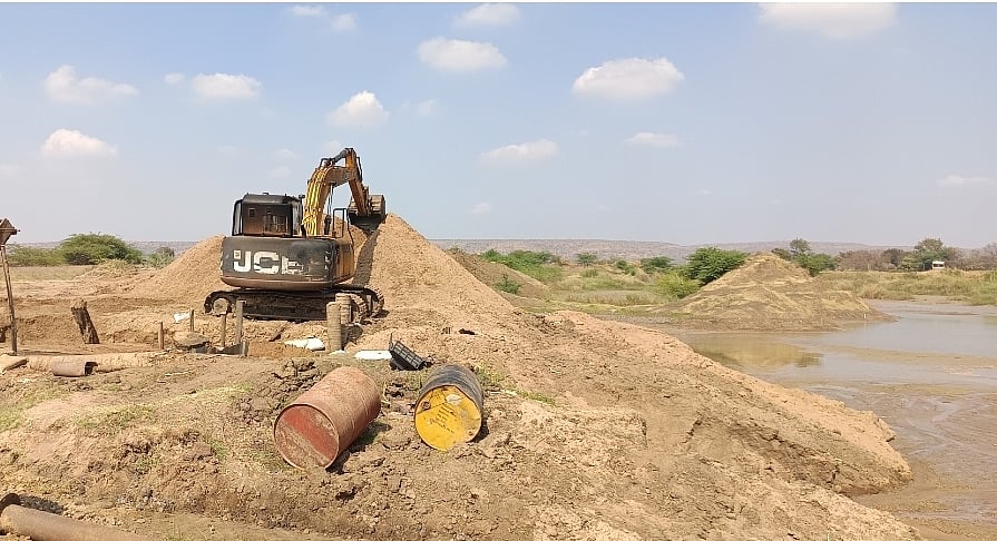 ರೋಣ | ಮರಳು ಅಕ್ರಮ ಗಣಿಗಾರಿಕೆ ಅವ್ಯಾಹತ: ಕ್ರಮ ಕೈಗೊಳ್ಳದ ಅಧಿಕಾರಿಗಳು–ಆರೋಪ