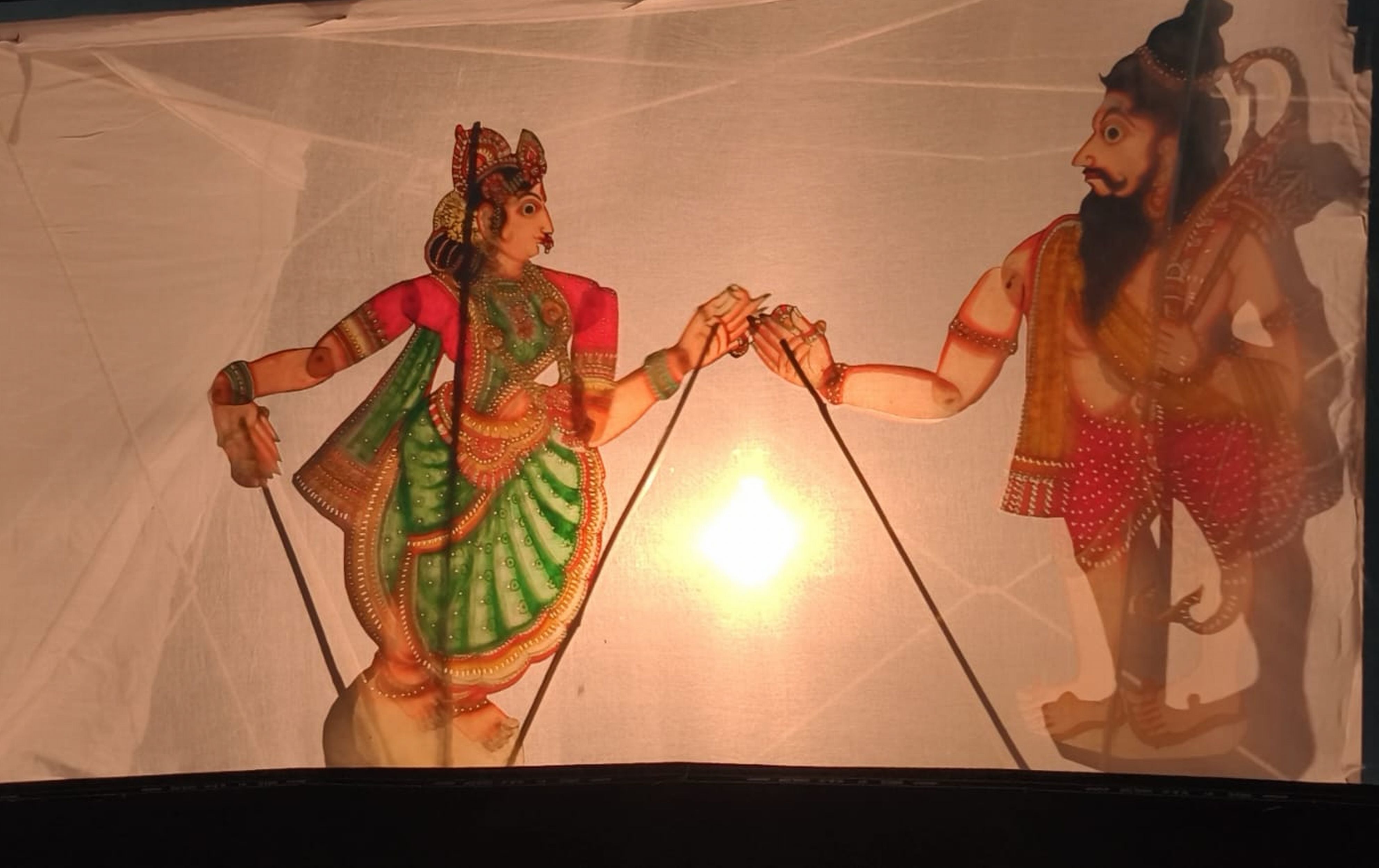 ಭೀಮವ್ವ ಶಿಳ್ಳೇಕ್ಯಾತರ ಹಾಗೂ ತಂಡದದವರು ಪ್ರದರ್ಶಿಸಿದ ತೊಗಲುಗೊಂಬೆಯಾಟದ ಚಿತ್ರಣ