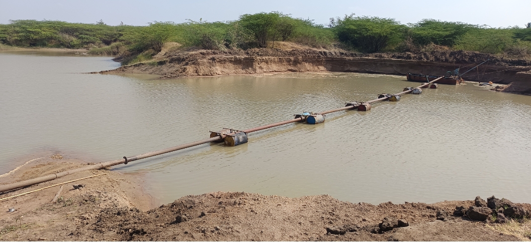ಮರಳು ಗಣಿಗಾರಿಕೆಗಾಗಿ ಬಳಕೆಯಾಗುತ್ತಿರುವ ಬೋಟ್