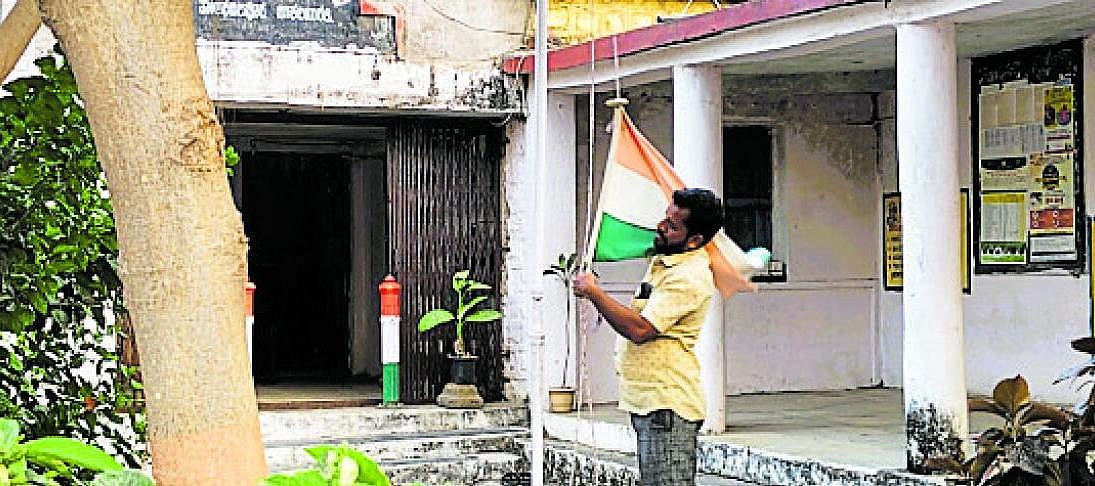 ಅಫಜಲಪುರ: ಸಂಬಳಕ್ಕಾಗಿ ಚಾತಕ ಪ‍ಕ್ಷಿಯಂತೆ ಕಾಯುತ್ತಿರುವ ಸಿಪಾಯಿ