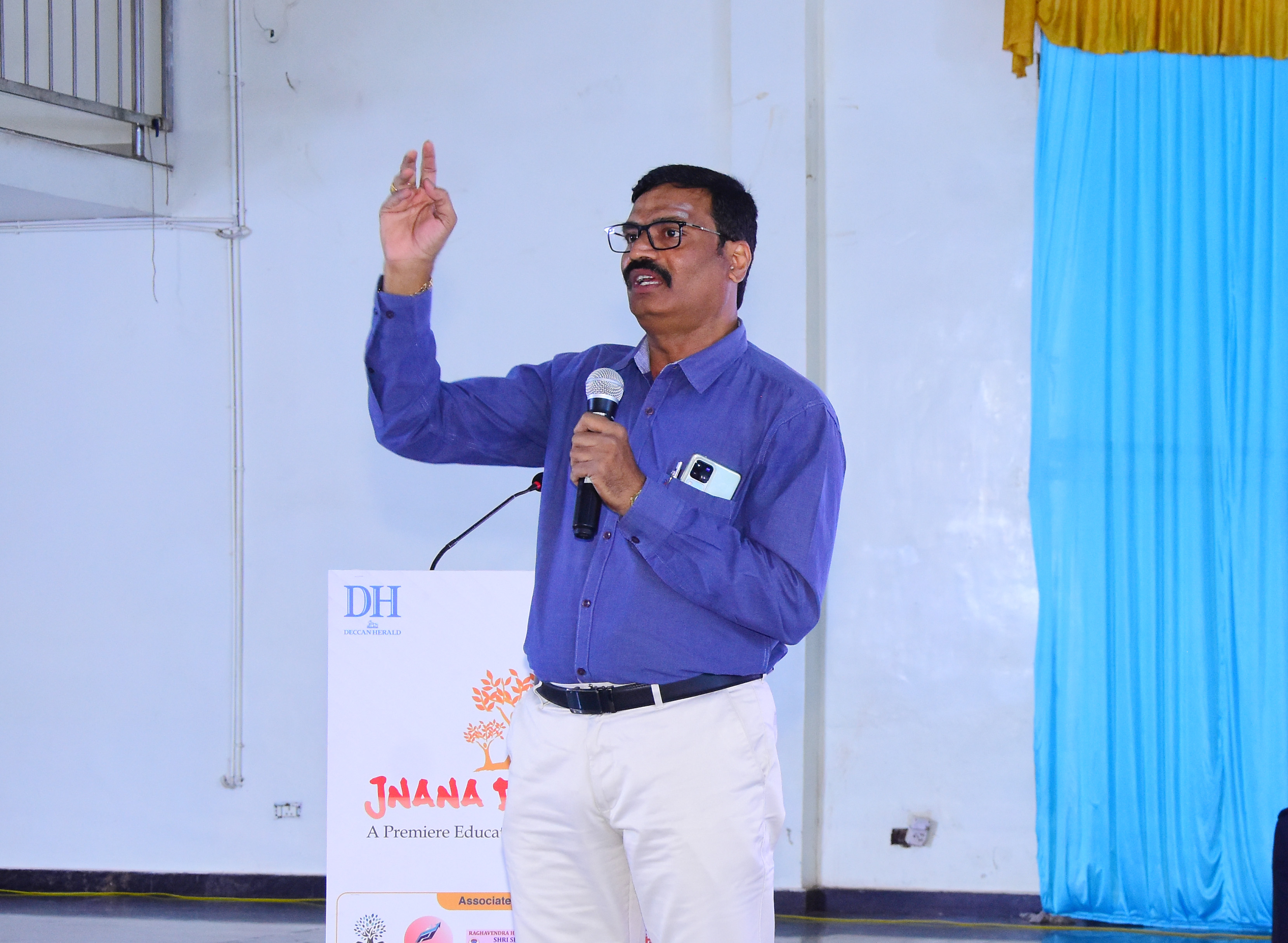 ವಿಜಯ್‌ ಕುಮಾರ್‌ ಅಂಗಡಿ