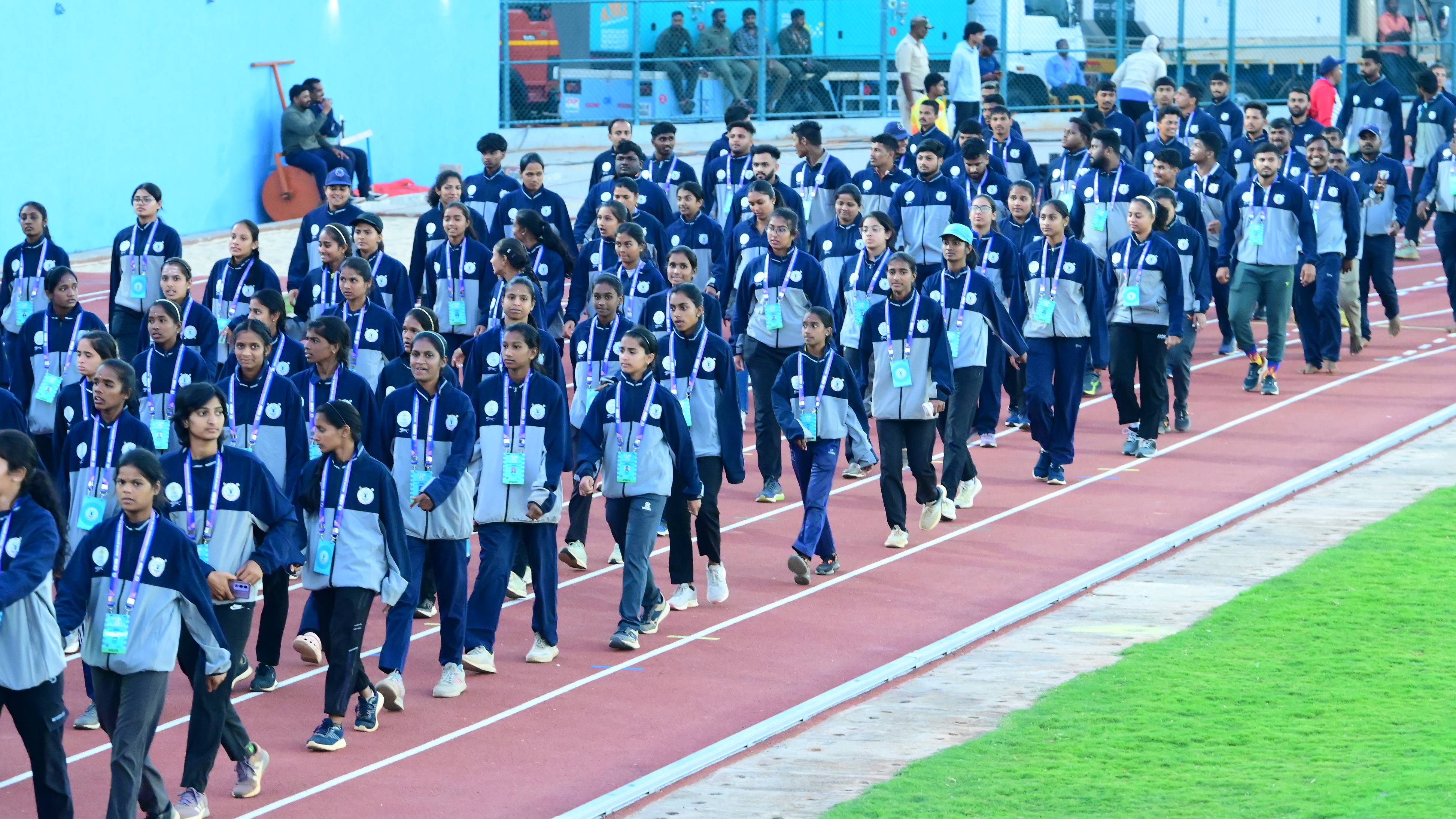 ಸಮಾರೋಪ ಸಮಾರಂಭದ ಮೆರವಣಿಗೆಯಲ್ಲಿ ಭಾಗವಹಿಸಿದ್ದ ಕ್ರೀಡಾಪಟುಗಳು