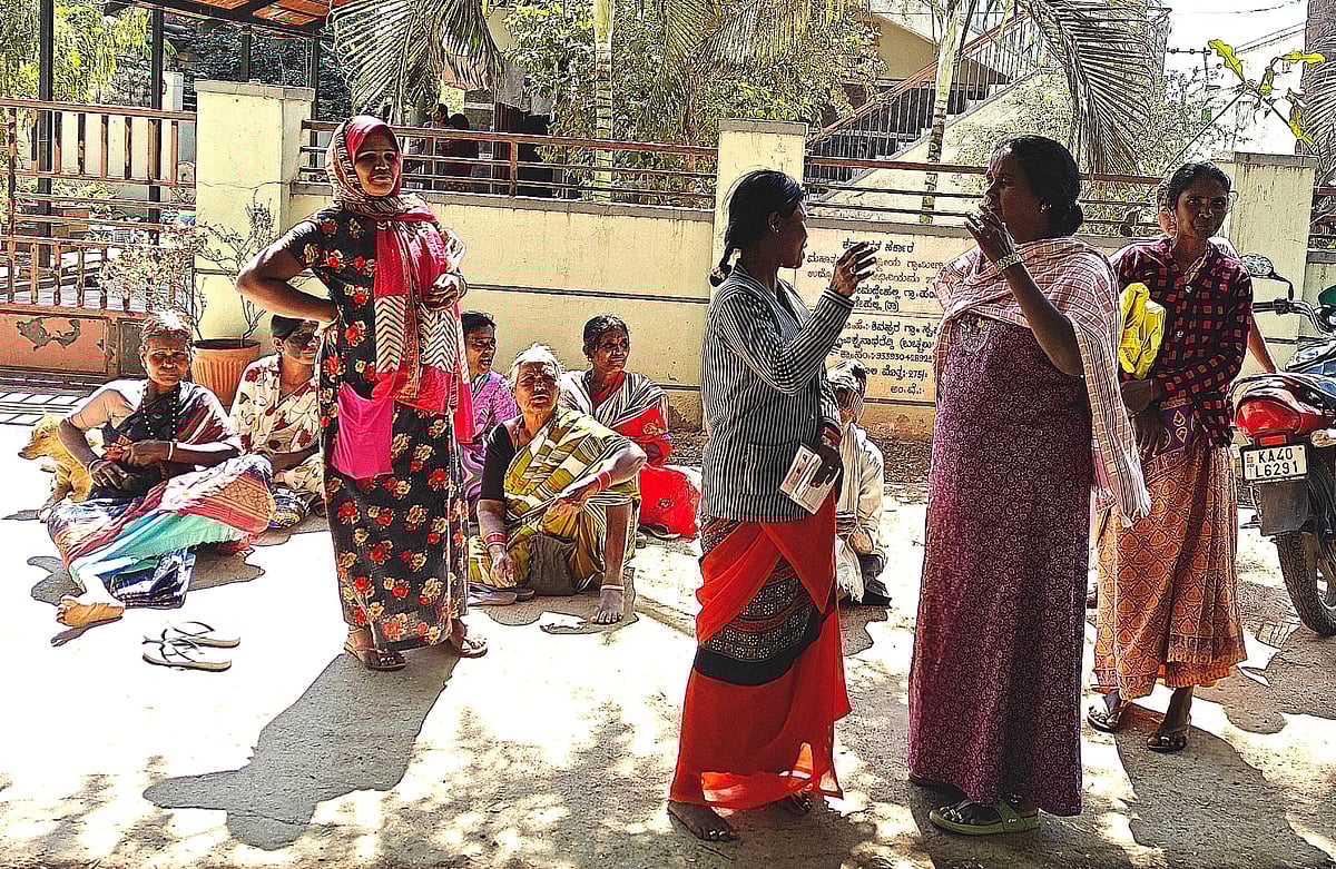 ಚೇಳೂರು| ಸರ್ವರ್ ಸಮಸ್ಯೆ: ಪಡಿತರ ಪಡೆಯಲು ಪರದಾಟ; ದಿನವಿಡೀ ಕಾಯುವ ಸ್ಥಿತಿ