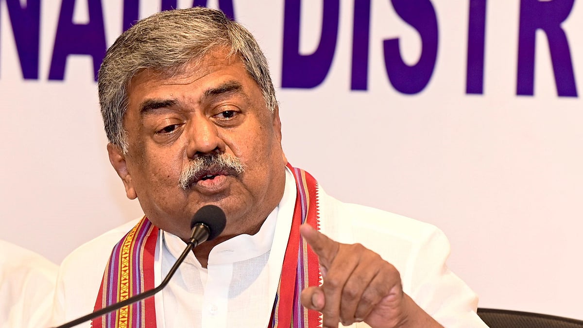 ಬಟ್ಟೆ ಹರಿದುಕೊಂಡು, ನೀಲಿ ಚಿತ್ರ ನೋಡಿದ BJPಯವರಿಂದ ಪಾಠ ಕಲಿಯಬೇಕೆ?: ಹರಿಪ್ರಸಾದ್