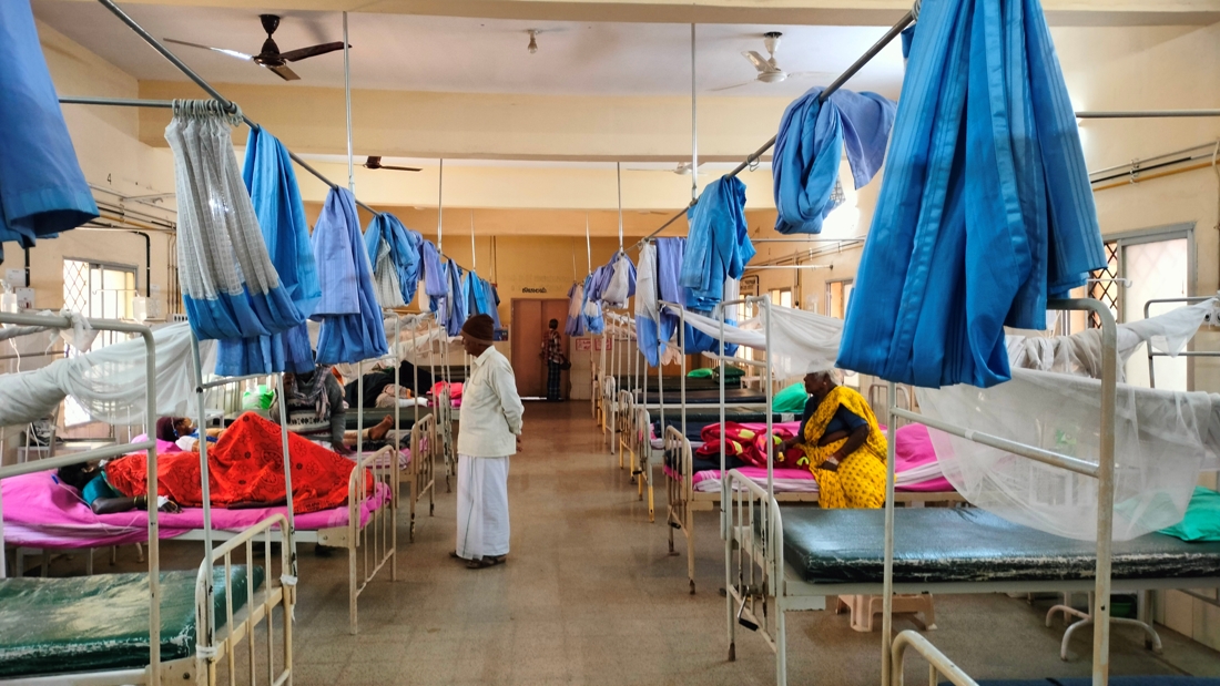 ಕಡೂರು ಸಾರ್ವಜನಿಕ ಆಸ್ಪತ್ರೆಯಲ್ಲಿ ಖಾಲಿ ಖಾಲಿ ಇರುವ ಬೆಡ್‌ಗಳು 