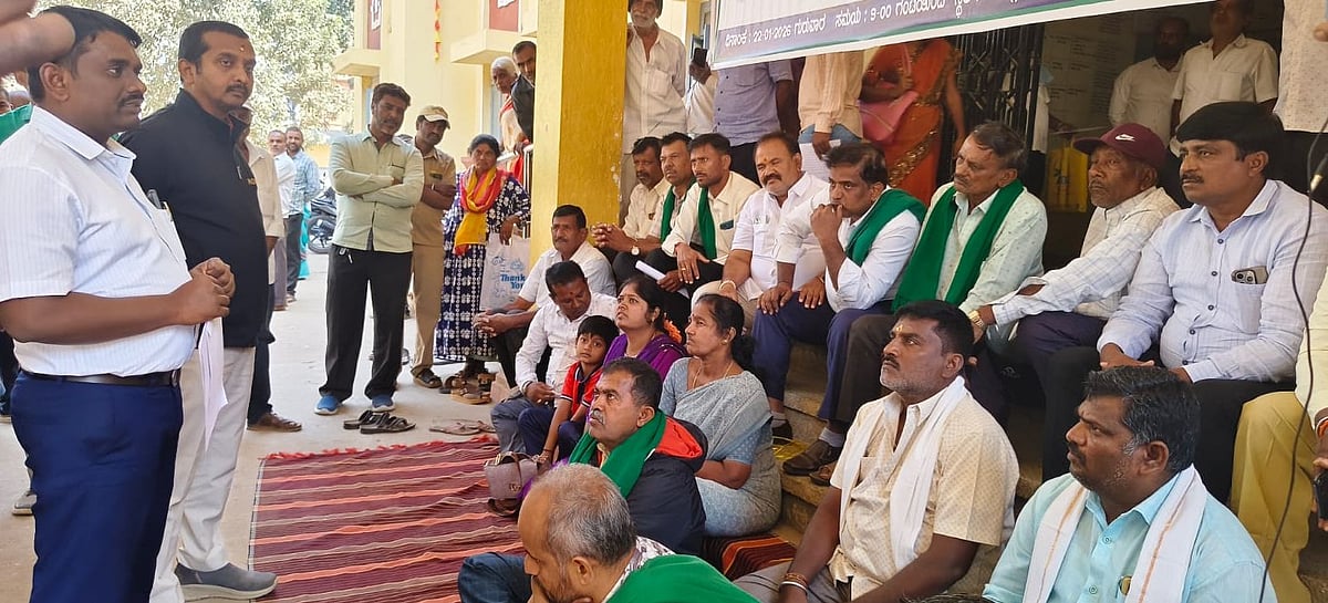 ದೊಡ್ಡಬಳ್ಳಾಪುರ| ಶುದ್ಧೀಕರಣ ಘಟಕ ಸ್ಥಾಪನೆಗೆ ಆಗ್ರಹ: ಉಪವಾಸ ಸತ್ಯಾಗ್ರಹ ಆರಂಭ