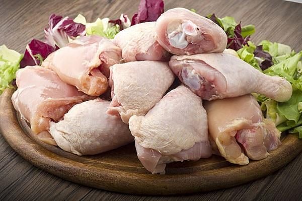 ಬ್ರಾಯ್ಲರ್‌ ಕೋಳಿ ಕೊರತೆ: ಕೆಜಿ ಮಾಂಸ ₹300ರಿಂದ ₹340 ದರಕ್ಕೆ ಮಾರಾಟ