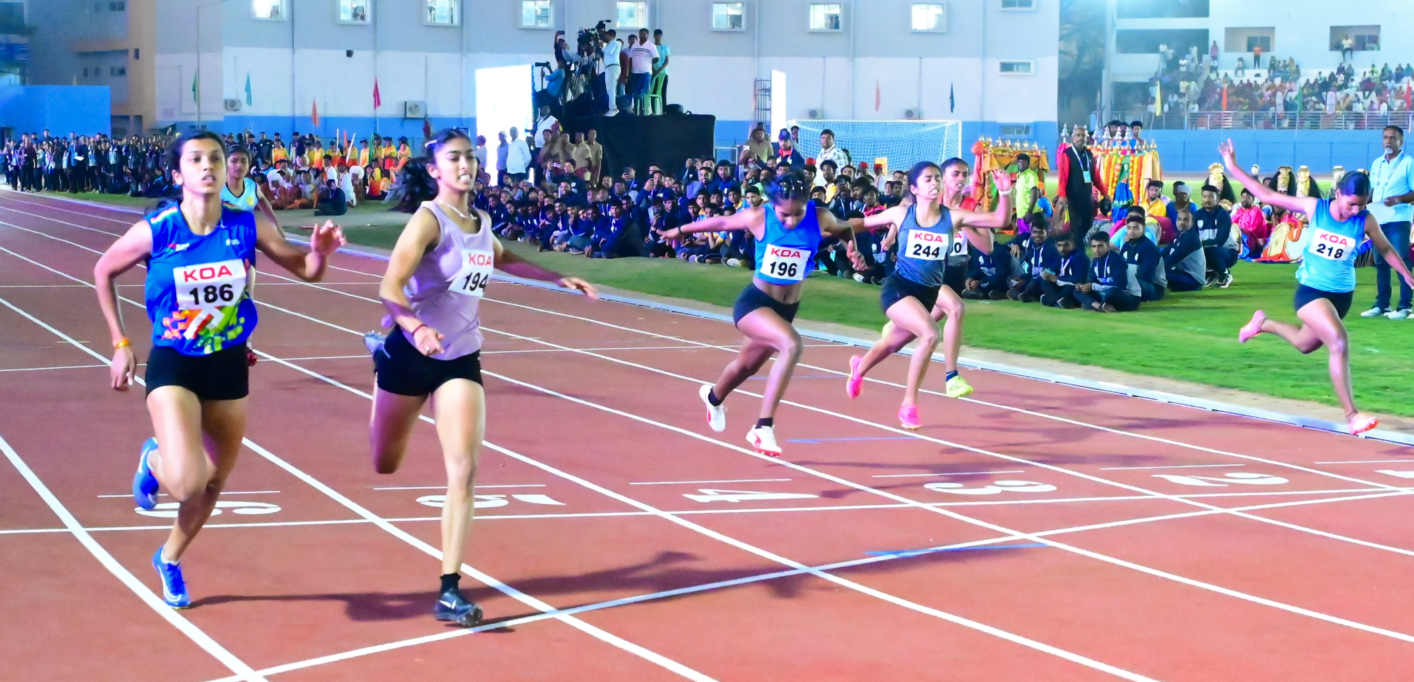 ತುಮಕೂರಿನಲ್ಲಿ ಗುರುವಾರ ಮುಕ್ತಾಯವಾದ ರಾಜ್ಯ ಒಲಿಂಪಿಕ್ಸ್‌ನಲ್ಲಿ 100 ಮೀಟರ್‌ ಓಟದ ಸ್ಪರ್ಧೆ ಗಮನ ಸೆಳೆಯಿತು